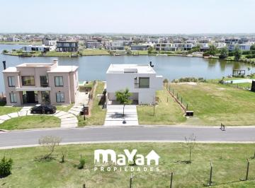 Casa · 261m² · 5 Ambientes · 2 Cocheras · Casa en Venta - San Sebastian