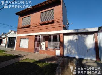 Casa · 139m² · 4 Ambientes · 5 Cocheras · Casa de Cuatro Ambientes Venta - Moron Sur