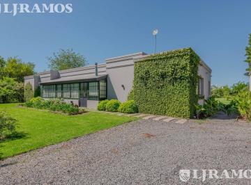 Casa · 227m² · 5 Ambientes · Casa en Chacras del Ocho