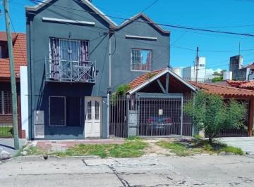PH · 80m² · 4 Ambientes · 1 Cochera · PH 4 Ambientes con Patio y Cochera, Venta en Bernal