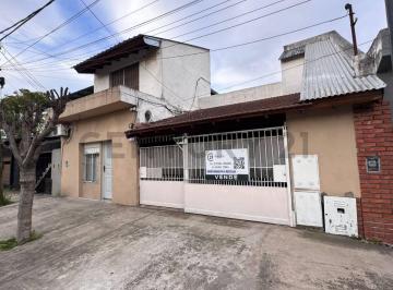 Casa · 160m² · 4 Dormitorios · 1 Cochera · Casa con Dos Departamentos Venta en Bloque Zona Residencial
