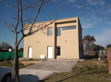 Casa · 190m² · 4 Ambientes · Casa en Venta en San Alfonso, Pilar del Este, G. B. a. Zona Norte
