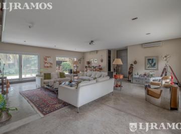 Casa · 380m² · 5 Ambientes · 4 Cocheras · Casa Moderna en La Horqueta