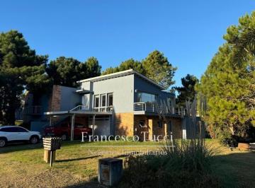Casa · 247m² · 5 Ambientes · 3 Cocheras · Casa en Venta 5 Ambientes La Herradura
