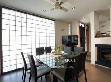 Casa · 89m² · 4 Ambientes · 2 Cocheras · Casa en Venta 4 Ambientes Haedo Chico