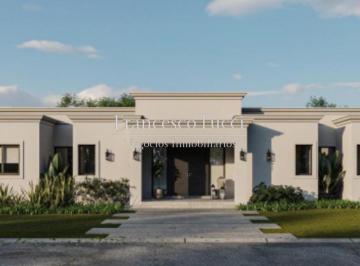 Casa · 212m² · 5 Ambientes · 2 Cocheras · Casa en Venta 5 Ambientes Barrio San Roque Comarcas Luján