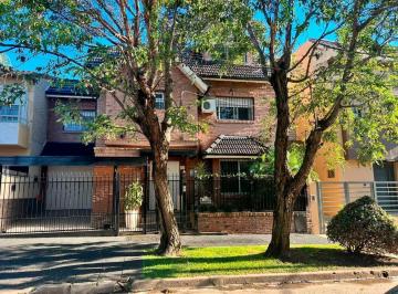 Casa · 254m² · 4 Ambientes · 2 Cocheras · Casa en Venta en Martinez, Impecable Estado, 4 Dorm..
