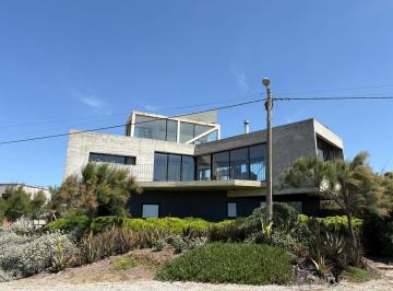 Casa · 264m² · 4 Ambientes · 2 Cocheras · Casa de Diseño Frente Al Mar en Zona Sur