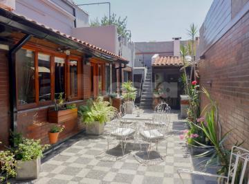 Casa · 204m² · 4 Ambientes · 2 Cocheras · Casa en Lanús Este