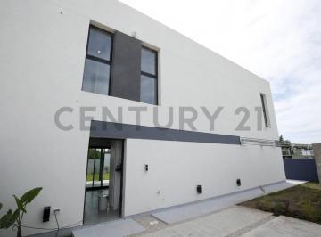 Casa · 80m² · 3 Ambientes · 2 Cocheras · Casa en Venta en Gonnet Tipo Duplex (En Complejo Cerrado)