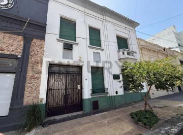 Casa · 375m² · 9 Ambientes · 2 Cocheras · Casa en Venta 4 Dorm.. Calle 5 E/ Diag.78 y 59 Terreno de 339 m