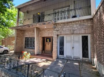 Casa · 400m² · 8 Ambientes · 3 Cocheras · Openhouse Inmobiliaria Vende Fabulosa Casa Para Inversión en La Cuarta Sección