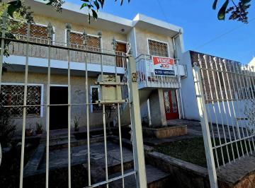 Casa de 8 ambientes, Córdoba · Casa y Departamento en Altos de Villa Cabrera