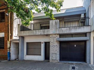 Casa · 232m² · 5 Ambientes · 1 Cochera · Venta - Casa de 3 Dorm., Patio, Quincho y Cochera. Echesortu, Rosario. Apta Crédito.