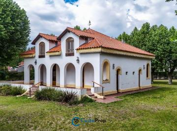 Casa · 388m² · 6 Ambientes · Jesús María | Casa con Parque de 10.000 m², Entorno Único