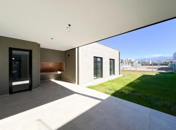 Casa · 187m² · 5 Ambientes · 2 Cocheras · Casa en Lujan de Cuyo
