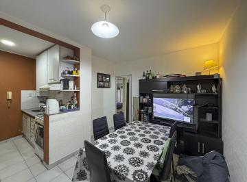 Departamento · 46m² · 2 Ambientes · Departamento de 1 Dormitorio con Gran Balcón y Mucho Potencial