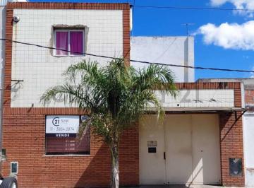 Bodega-Galpón · 303m² · 8 Ambientes · 3 Cocheras · Venta Galpón / Vivienda 8 Ambientes Garage Pompeya Financiación.