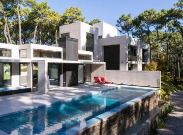 Casa · 772m² · 7 Ambientes · 2 Cocheras · Majestuosa Casa a Estrenar en Cariló
