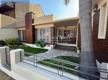 Casa · 155m² · 4 Ambientes · 2 Cocheras · Casa en Venta 4 Ambientes Apta Crédito Villa Sarmiento