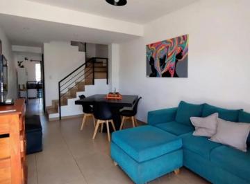 Casa · 65m² · 3 Ambientes · 1 Cochera · PH 3 Ambientes en Venta en Ituzaingó Norte