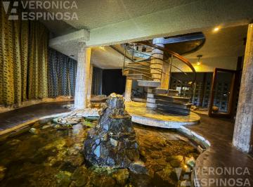 Casa · 1030m² · 7 Ambientes · 5 Cocheras · Casa en Venta, Siete Ambientes, Villa Sarmiento, Patio Cocheras Piscina