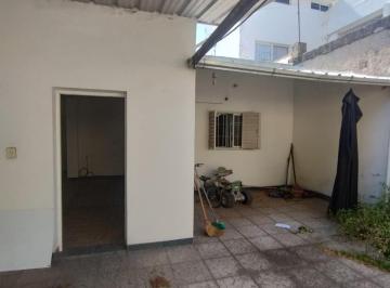 Casa · 193m² · 4 Ambientes · 3 Cocheras · Casa en B° Tiro Suizo.