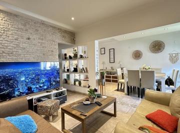 Casa · 232m² · 4 Ambientes · 2 Cocheras · Venta Casa 4 Ambientes Quilmes