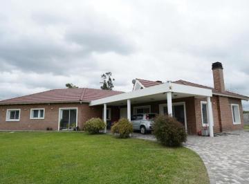 Casa · 238m² · 6 Ambientes · 2 Cocheras · Casa en Venta 6 Ambientes Moreno