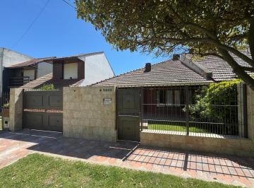 Casa · 180m² · 3 Ambientes · 2 Cocheras · Chalet de 3 Amb con Garage y Quincho con Dormitorio