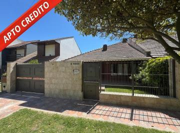 Casa · 180m² · 3 Ambientes · 2 Cocheras · Chalet de 3 Amb con Garage y Quincho con Dormitorio
