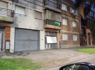 Local comercial · 129m² · 1 Ambiente · Local/deposito a m de Bv. Oroño y 27 de Febrero