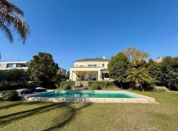 Casa · 388m² · 5 Ambientes · 4 Cocheras · Casa en Alquiler 4 Dorm. Amoblada Al Lago en El Barrio La Isla Nordelta