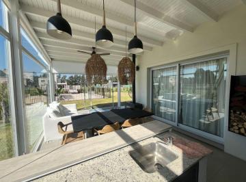 Casa de 6 ambientes, Funes · Casa en Venta en Club de Campo en Funes
