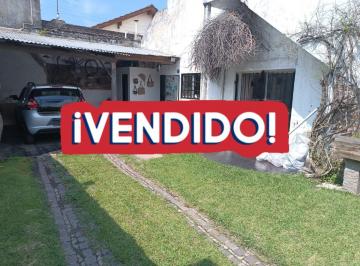 PH de 3 ambientes, Avellaneda · Hermoso PH en Esquina con Jardín