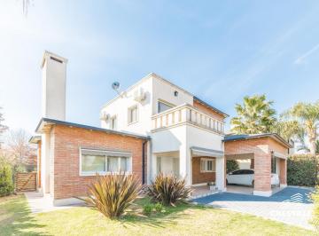 Casa · 310m² · 5 Ambientes · 2 Cocheras · Venta / Permuta | Casa 4 Dorm. en Barrio Privado | Funes Hills Miraflores