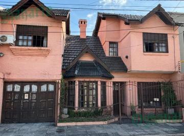 Casa · 197m² · 4 Ambientes · 1 Cochera · Venta de Amplia Casa en Castelar Norte