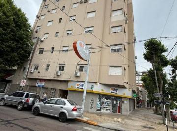 Departamento · 75m² · 3 Ambientes · Amplio y Lumino 3 Ambientes Sobre Av Mitre Al Fte. 75 m²