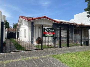 Casa de 4 ambientes, Morón · Casa de 3 Ambientes con Amplio Patio y Cochera Cubierta en Lote Propio en Moron Sur