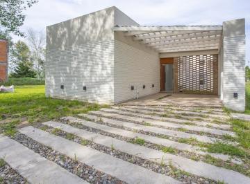 Casa · 480m² · 4 Ambientes · 2 Cocheras · Venta Casa Dos Dorm. en Barrio Cerrado Pinares del Sur