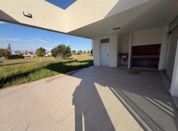 Casa · 480m² · 4 Ambientes · 2 Cocheras · Venta Casa Dos Dorm. en Barrio Cerrado Pinares del Sur