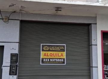 Local comercial · 70m² · 1 Ambiente · Local Sobre Calle San Juan, con Amplio Depósito