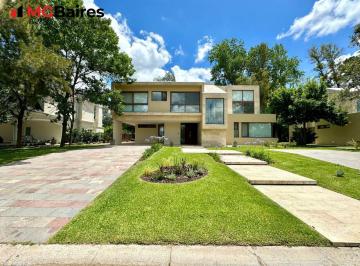 Casa · 350m² · 6 Ambientes · 4 Cocheras · Casa en Venta a Estrenar en St. Thomas Este
