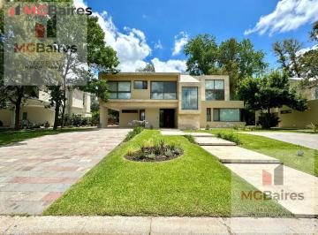 Casa · 350m² · 6 Ambientes · 4 Cocheras · Casa en Venta a Estrenar en St. Thomas Este