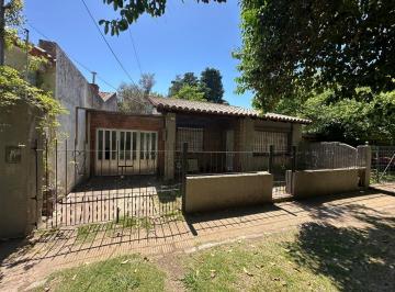Casa · 70m² · 3 Ambientes · 1 Cochera · Propiedad en Venta en Excelente Zona!