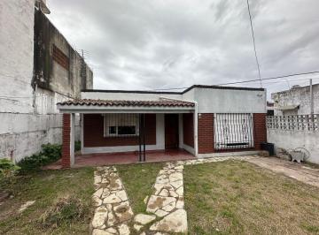 Casa · 90m² · 4 Ambientes · 1 Cochera · Casa en Venta de 4 Ambientes - Gran Oportunidad