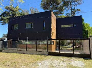 Casa de 5 ambientes, Atlántida · Casa Moderna Minimalista en Venta en Barrio Atlántida, Ubicada en Una Zona Tranquila