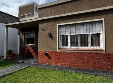 Casa · 120m² · 4 Ambientes · 1 Cochera · Casa en Venta - Parque San Martin