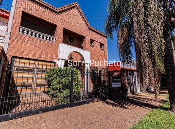 Casa · 182m² · 4 Ambientes · 1 Cochera · Venta Casa 4 Ambientes con Jardin en Haedo.