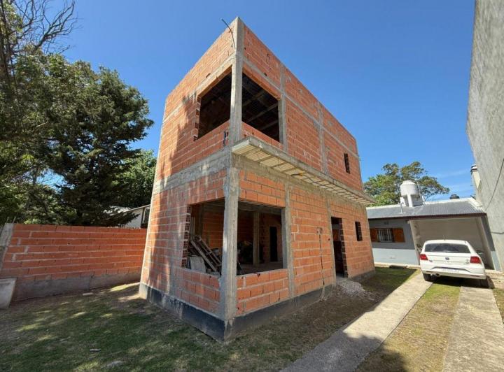 Casa · 200m² · 3 Ambientes · 1 Cochera